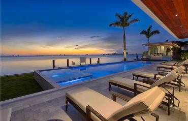 5446 N Bay Rd, Miami Beach, Florida - 33140